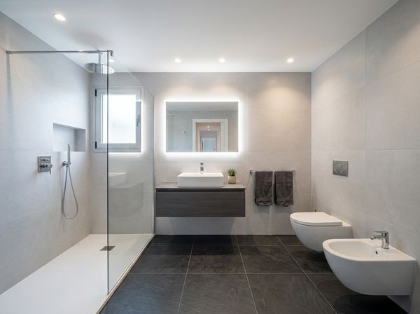 Baño reformado con acabados premium